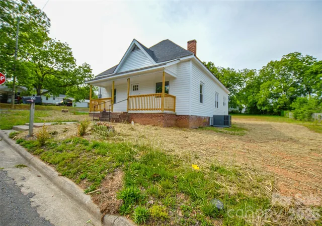 Photo 3 of Single family home for sale at 730 W Oakwood Ave, Albemarle, NC 28001 | MLS# 4380173 | Listing updated on 2026-09-13
