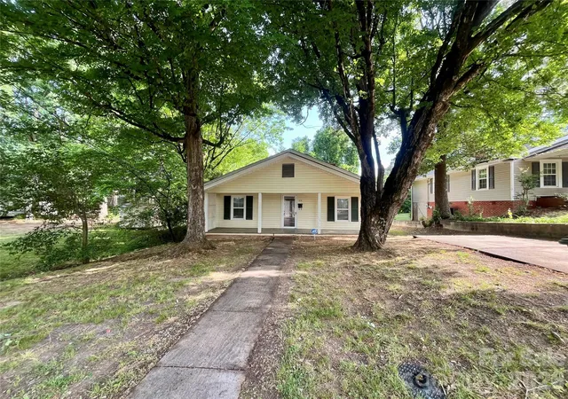 Photo 3 of Single family home for sale at 515 Spencer Ave, Asheboro, NC 27203 | MLS# 4380207 | Listing updated on 2026-09-02