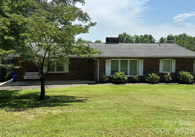 Photo 4 of Single family home for sale at 5212 Walter Starnes Pl, Granite Falls, NC 28630 | MLS# 4380237 | Listing updated on 2026-09-03