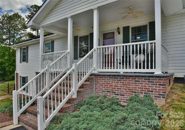 Homes for sale in Flat Rock, NC | 116 Kay Rd, Flat Rock, NC 28731 | MLS# 4380251