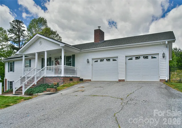 Homes for sale in Flat Rock, NC | 116 Kay Rd, Flat Rock, NC 28731 | MLS# 4380251