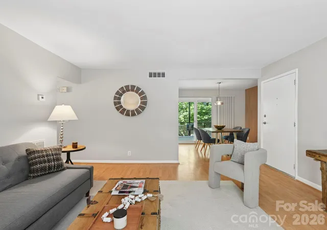 Listing Photo 4 - Condo for sale in building located at 2628 Park Rd, Charlotte, NC 28209 - Unit #D