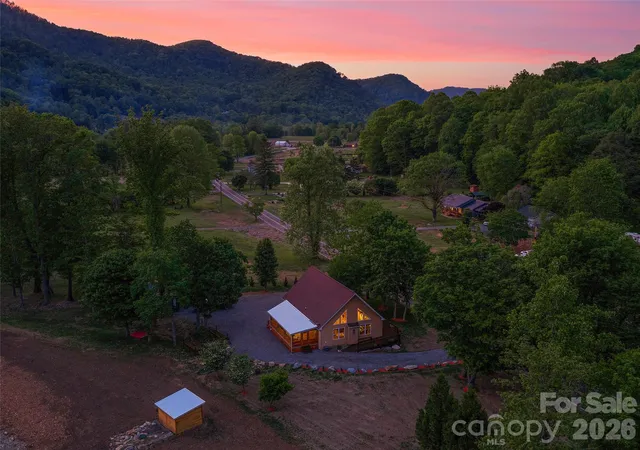 Homes for sale in Burnsville, NC | 326 Ewart Wilson Rd, Burnsville, NC 28714 | MLS# 4380347