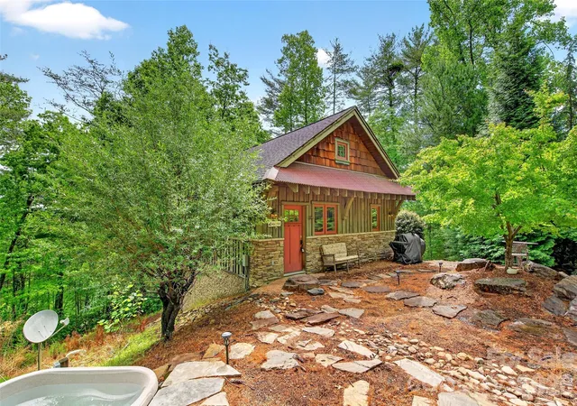 Photo 3 of Single family home for sale at 159 Osprey Roost Dr, Nebo, NC 28761 | MLS# 4380380 | Listing updated on 2026-08-16