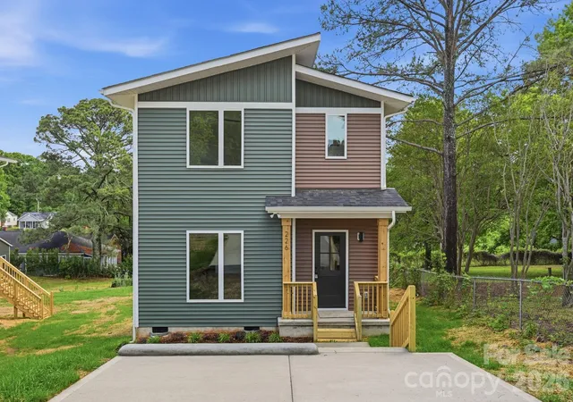 Photo 1 of Single family home for sale at 226 Summit Ave, Albemarle, NC 28001 | MLS# 4380435 | Listing updated on 2026-10-13