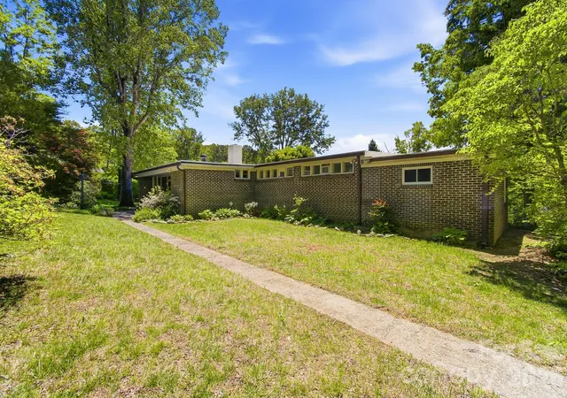 Photo 1 of Single family home for sale at 20 Reed Rd, Asheville, NC 28805 | MLS# 4380460 | Listing updated on 2026-09-09