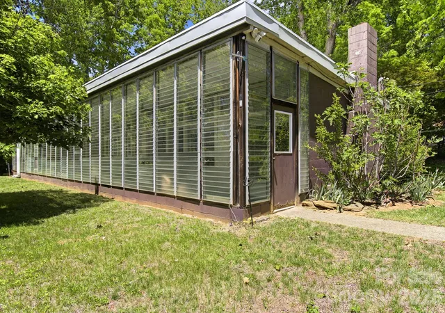 Photo 3 of Single family home for sale at 20 Reed Rd, Asheville, NC 28805 | MLS# 4380460 | Listing updated on 2026-09-09