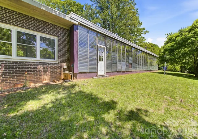 Photo 3 of Single family home for sale at 20 Reed Rd, Asheville, NC 28805 | MLS# 4380460 | Listing updated on 2026-09-09