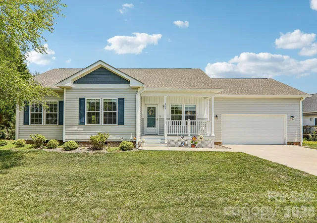 Homes for sale in Hendersonville, NC | 464 Riverwind Dr, Hendersonville, NC 28739 | MLS# 4380506