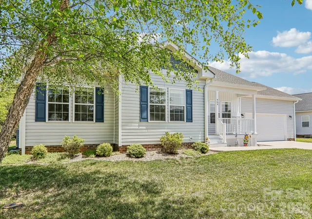 Homes for sale in Hendersonville, NC | 464 Riverwind Dr, Hendersonville, NC 28739 | MLS# 4380506