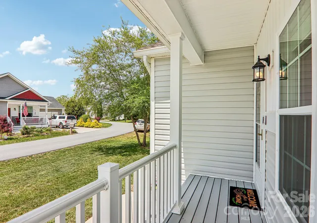 Homes for sale in Hendersonville, NC | 464 Riverwind Dr, Hendersonville, NC 28739 | MLS# 4380506