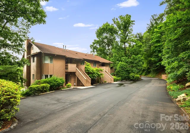 Homes for sale in Asheville, NC | 305 Piney Mountain Dr #J2, Asheville, NC 28805 | MLS# 4380545