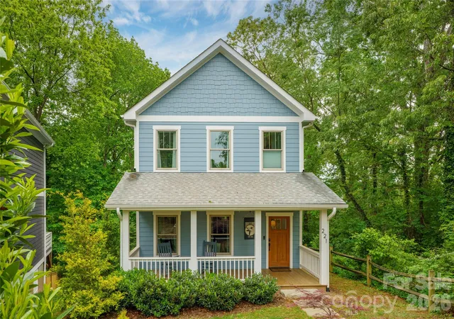 1st image of 221 Courtland Pl, Asheville, NC 28801 | MLS# 4380581