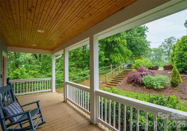 3rd image of 221 Courtland Pl, Asheville, NC 28801 | MLS# 4380581
