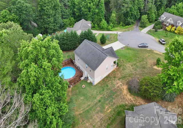 Photo 4 of Single family home for sale at 3933 Rocky Brk Pl, Lenoir, NC 28645 | MLS# 4380583 | Listing updated on 2026-09-24