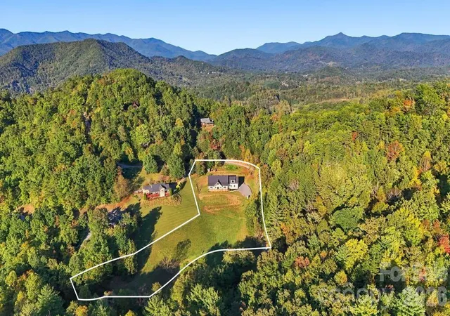 Photo 3 of Single family home for sale at 431 Tahlfield Rd, Sylva, NC 28779 | MLS# 4380590 | Listing updated on 2026-10-17