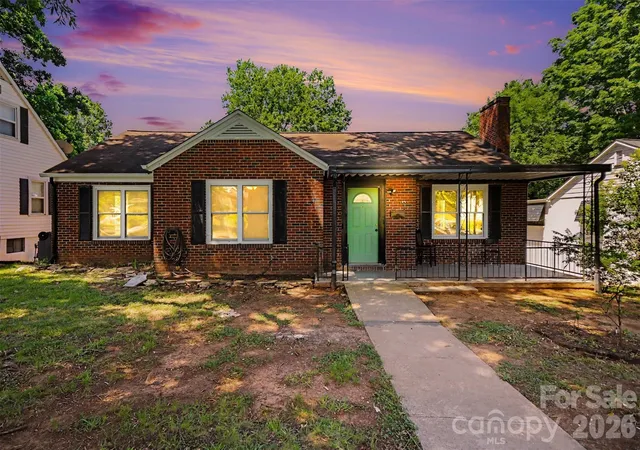 Photo 2 of Single family home for sale at 624 Margaret Dr, Statesville, NC 28677 | MLS# 4380602 | Listing updated on 2026-07-18
