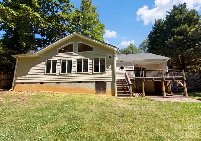 Photo 4 of Single family home for sale at 1322 Carolyn Dr, Charlotte, NC 28205 | MLS# 4380647 | Listing updated on 2026-10-30