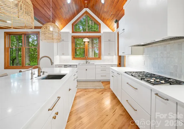 Photo 4 of Single family home for sale at 71 Chestnut Hl Rd, Spruce Pine, NC 28777 | MLS# 4380652 | Listing updated on 2026-08-19