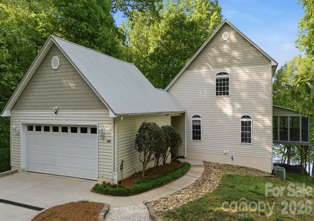 Photo 1 of Single family home for sale at 424 Mountain Harbor Dr, Lexington, NC 27292 | MLS# 4380660 | Listing updated on 2026-09-01