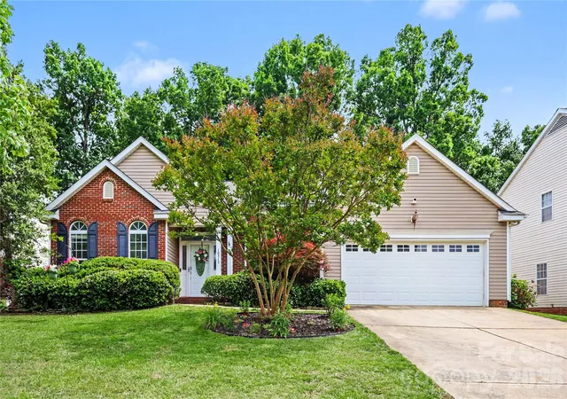 Photo 2 of Single family home for sale at 10312 Fairbourne Ct, Charlotte, NC 28269 | MLS# 4380671 | Listing updated on 2026-09-13