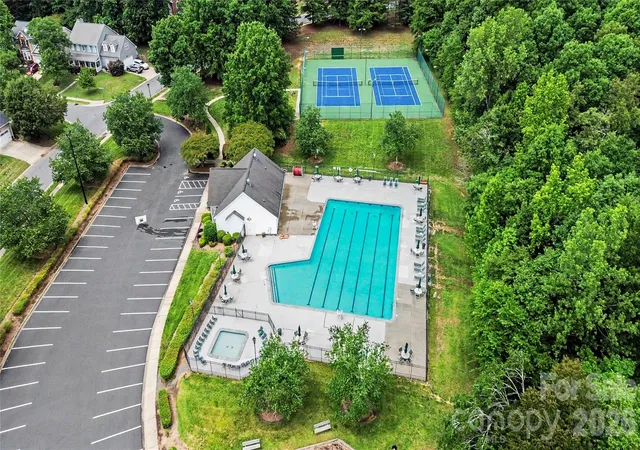Photo 28 of Single family home for sale at 10312 Fairbourne Ct, Charlotte, NC 28269 | MLS# 4380671 | Listing updated on 2026-09-13