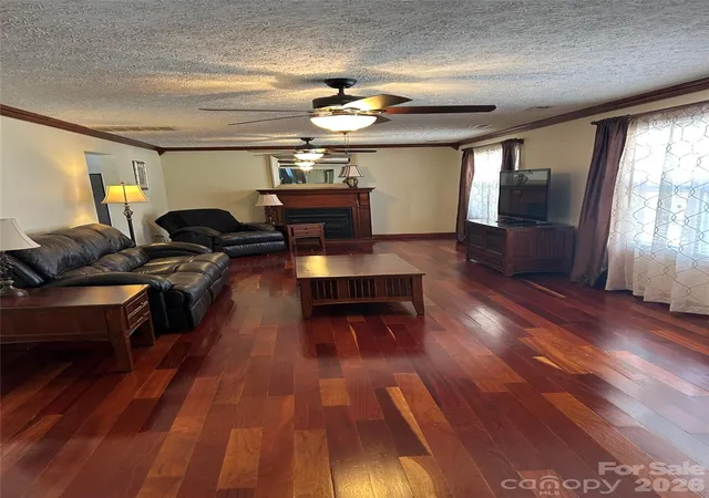 Photo 3 of Sale Pending at 323 Swamp Fox Dr, Fort Mill, SC 29715 | MLS# 4380681 | Listing updated on 2026-09-12