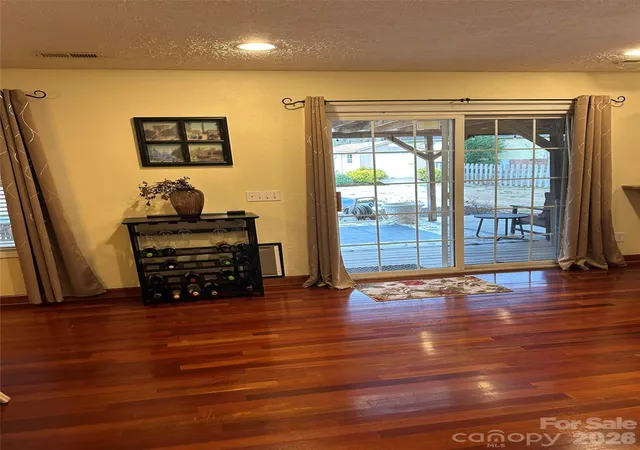 Photo 3 of Sale Pending at 323 Swamp Fox Dr, Fort Mill, SC 29715 | MLS# 4380681 | Listing updated on 2026-09-12