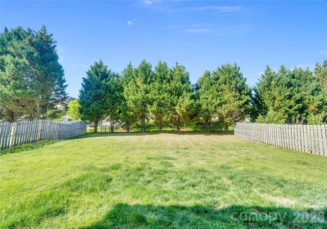 Photo 2 of Single family home for sale at 1007 Butterburr Dr, Matthews, NC 28104 | MLS# 4380724 | Listing updated on 2026-08-24