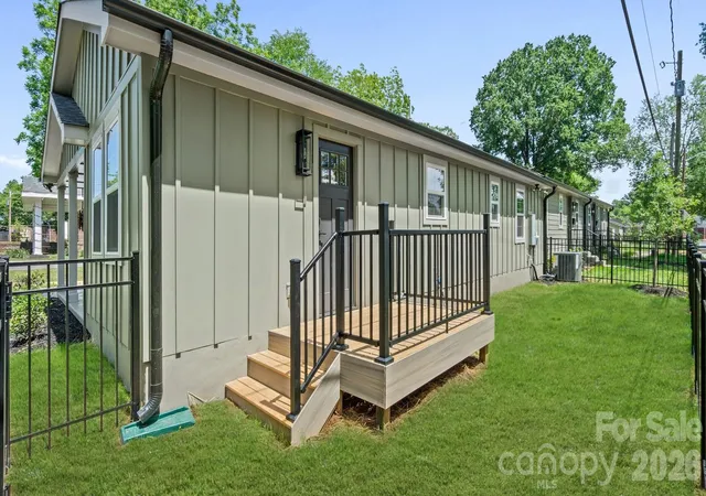 2nd image of 125 Oregon St, Charlotte, NC 28208 | MLS# 4380783