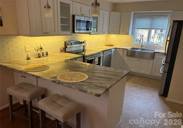 2nd image of 610 Britton Crk Dr, Hendersonville, NC 28791 | MLS# 4380789
