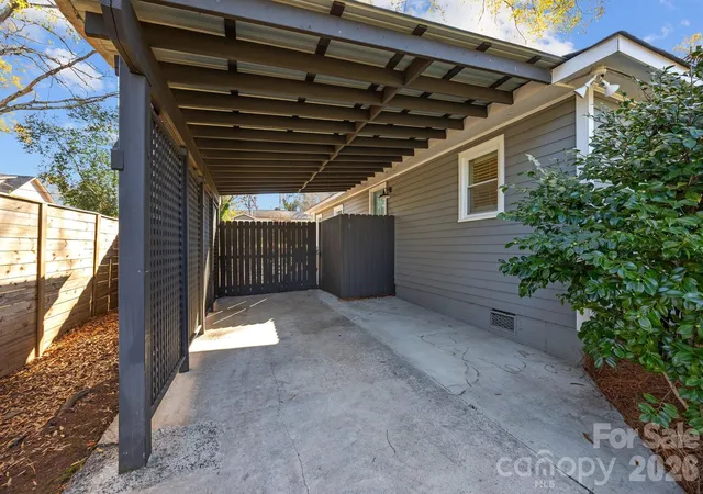 Photo 4 of Single family home for sale at 106 N Turner Ave, Charlotte, NC 28216 | MLS# 4380792 | Listing updated on 2026-09-16