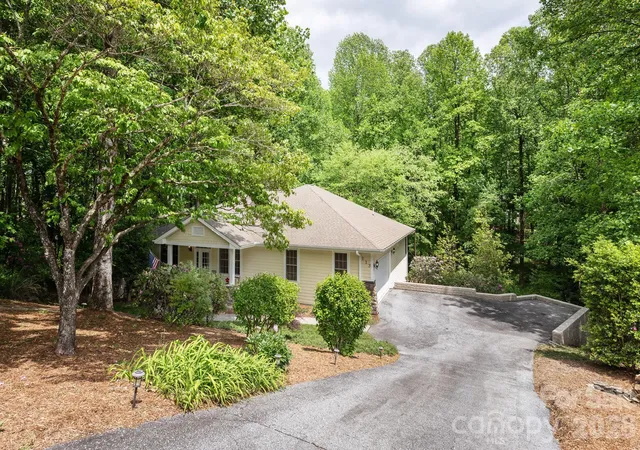 45th image of 113 Chancery Ct, Flat Rock, NC 28731 | MLS# 4380849