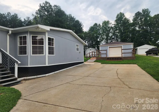 Photo 3 of Single family home for sale at 189 Brook Crk Dr, Troutman, NC 28166 | MLS# 4380851 | Listing updated on 2026-08-19