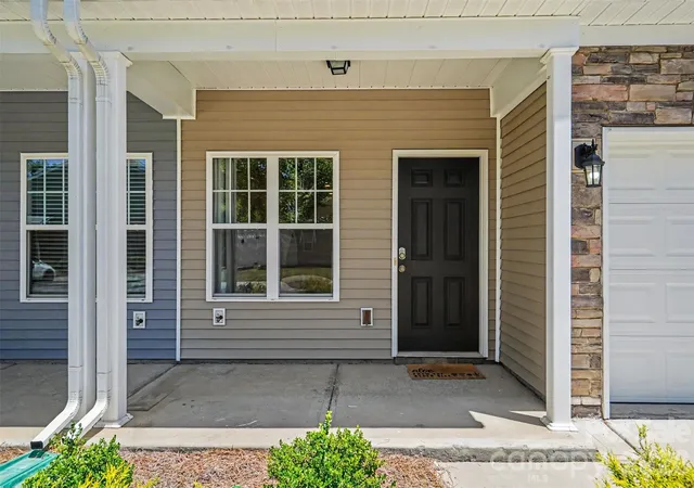 3rd image of 13635 Browhill Ln, Charlotte, NC 28278 | MLS# 4380856