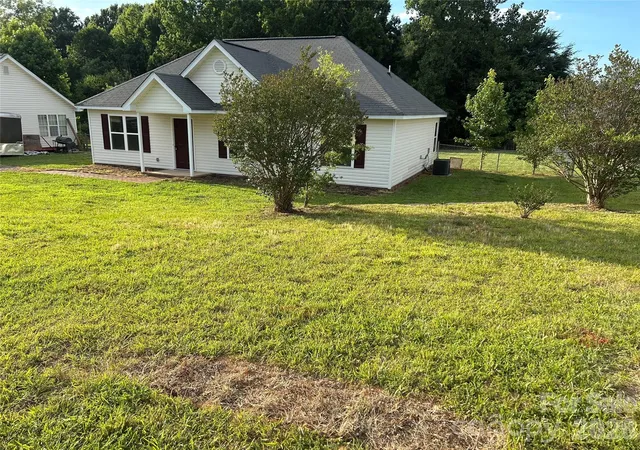 Homes for sale in Wingate, NC | 1002 Crescent Wy, Wingate, NC 28174 | MLS# 4381075
