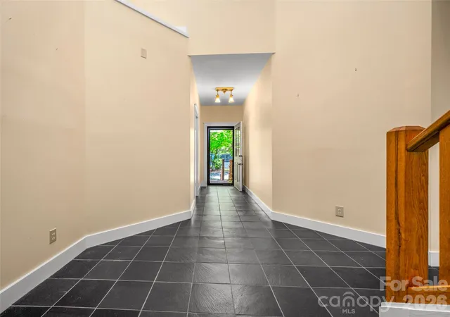 Photo 4 of Single family home for sale at 4 Lacoste Dr, Hendersonville, NC 28739 | MLS# 4381202 | Listing updated on 2026-09-13