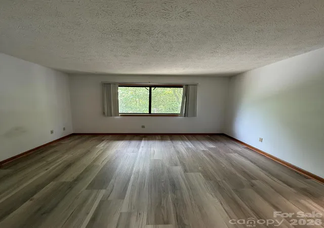 Homes for sale in Hendersonville, NC | 581 Courtwood Ln #6, Hendersonville, NC 28739 | MLS# 4381221