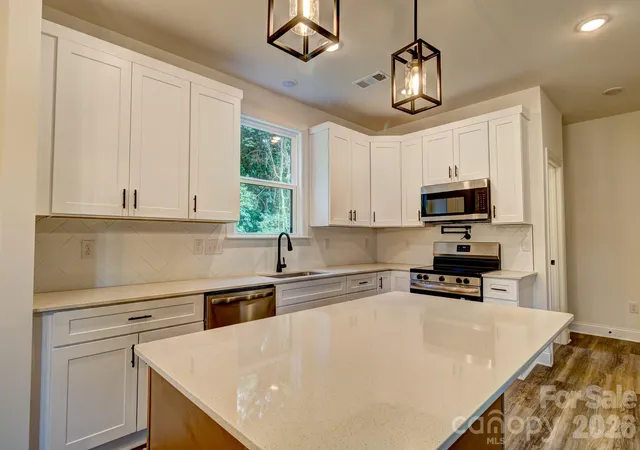 Homes for sale in Shelby, NC | 504 Oakland Dr, Shelby, NC 28150 | MLS# 4381264