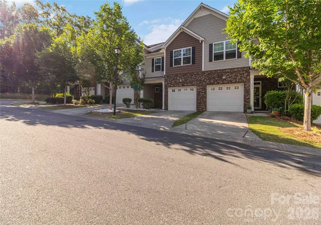 Photo 4 of Townhouse for sale at 7048 Woodsbay Ln, Rock Hill, SC 29732 | MLS# 4381303 | Listing updated on 2026-09-26