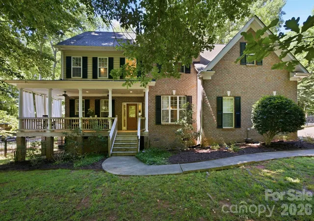 Photo 1 of Single family home for sale at 2006 Wedgewood Dr, Matthews, NC 28104 | MLS# 4381353 | Listing updated on 2026-08-27