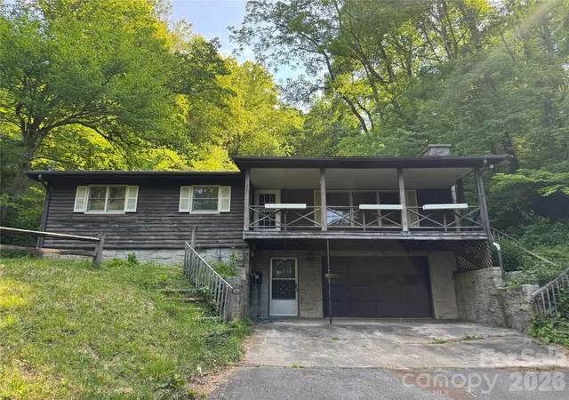 Photo 1 of Single family home for sale at 814 Mountain View Dr, Maggie Valley, NC 28751 | MLS# 4381378 | Listing updated on 2026-05-21
