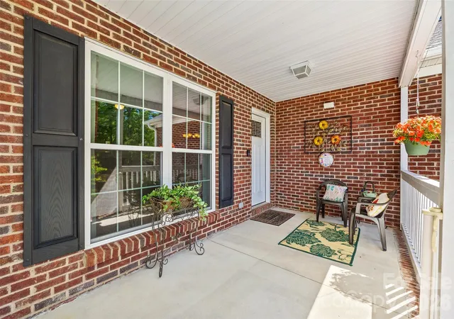 Photo 2 of Single family home for sale at 208 Victoria Cir, York, SC 29745 | MLS# 4381386 | Listing updated on 2026-10-07