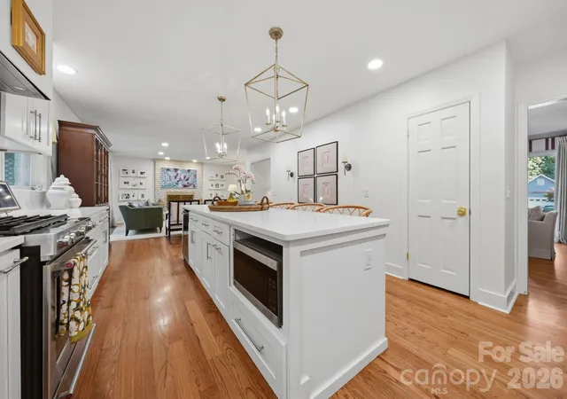 3rd image of 1015 Thistle Ct, Charlotte, NC 28211 | MLS# 4381396