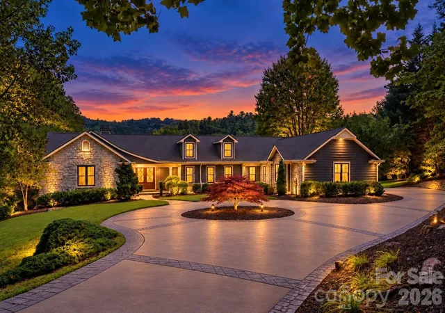 Photo 2 of Single family home for sale at 301 Winding Meadows Dr, Flat Rock, NC 28731 | MLS# 4381410 | Listing updated on 2026-10-02