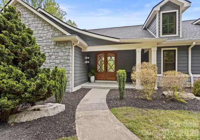 4th image of 301 Winding Meadows Dr, Flat Rock, NC 28731 | MLS# 4381410