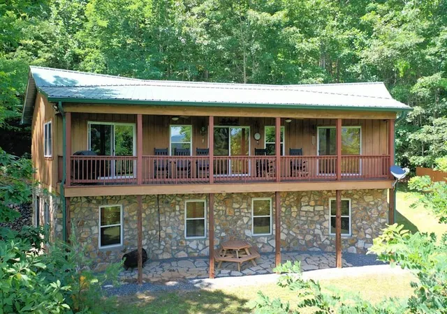 Homes for sale in Tuckasegee, NC | 470 Bear Ridge Rd, Tuckasegee, NC 28783 | MLS# 4381426