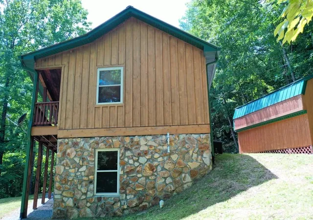Homes for sale in Tuckasegee, NC | 470 Bear Ridge Rd, Tuckasegee, NC 28783 | MLS# 4381426