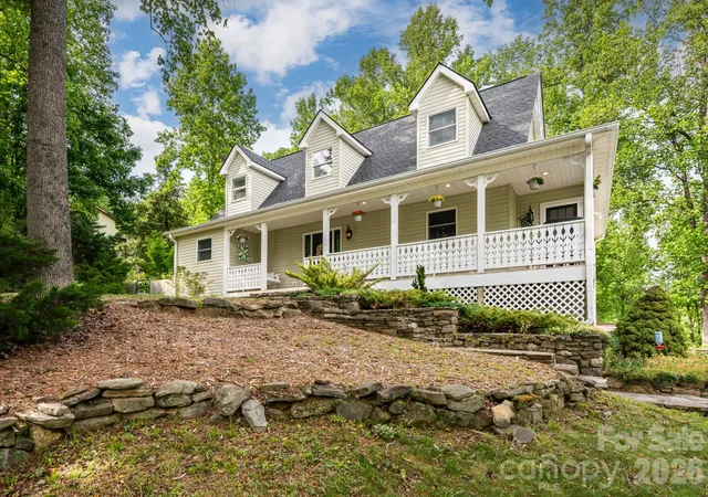 Homes for sale in Flat Rock, NC | 10 Terrapin Trl, Flat Rock, NC 28731 | MLS# 4381430