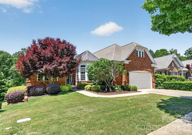 Photo 1 of Single family home for sale at 9242 Whistling Straits Dr, Fort Mill, SC 29707 | MLS# 4381475 | Listing updated on 2026-09-11